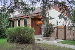 107 Alex Taylor DR  Winnipeg, MB R2C 4L5
