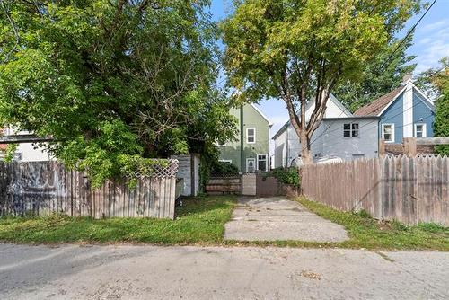 391 Agnes St, Winnipeg, MB 