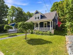 102 Pleasant Street  Mahone Bay, NS B0J 2E0
