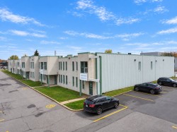 109-86 Boul. des Entreprises  Boisbriand, QC J7G 2T3