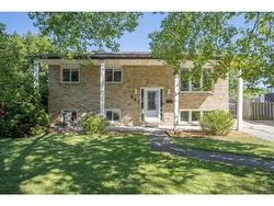907 Westbury Court Sarnia, ON N7T 7R4