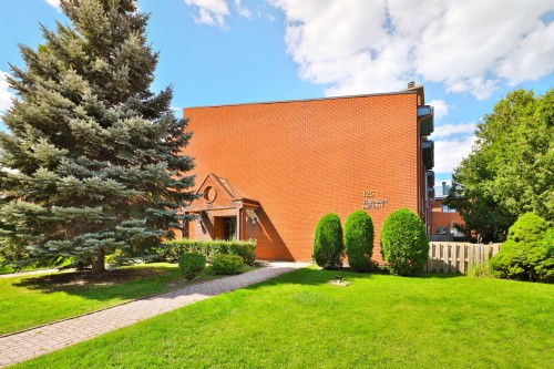 11-125 Av. Brittany  Mont-Royal, QC H3P 1A7