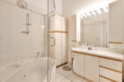 Salle de bains attenante à la CCP - 