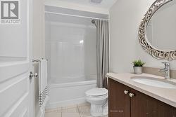 Full 4-pc Bathroom - 