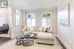 Elegant front sitting room - 