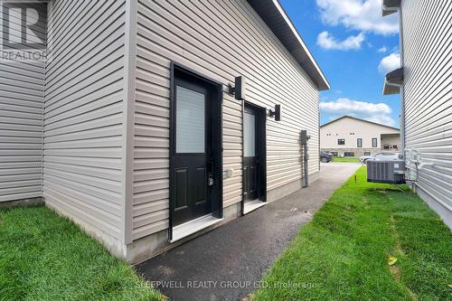 B - 447 ANNETTE DRIVE , Russell, Ontario K0A 1W0 3