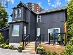 253 DUNLOP STREET E Barrie, ON L4M 1B6