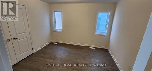 26 PRUDHOE TERRACE , Barrie, Ontario L9J 0W2 4