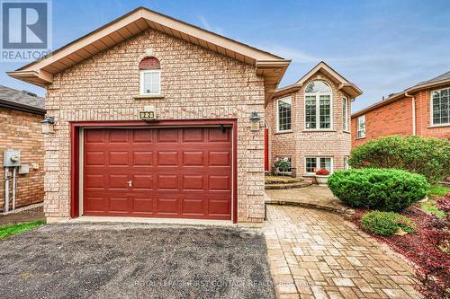 22 LOGAN COURT  Barrie, ON L4N 8G9