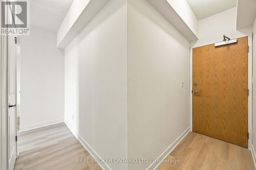 915 - 2825 JANE STREET , Toronto, Ontario M3N 0A8 5
