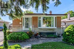 15 SHOREVIEW DRIVE Toronto, ON M1E 3R1