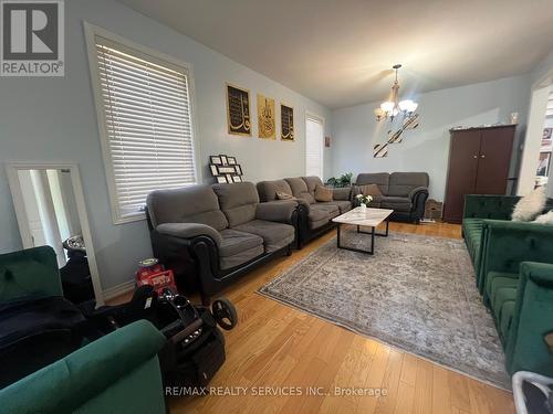 3 NORANDA CRESCENT , Brampton, Ontario L6Y 0M7 2