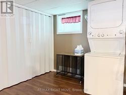 Laundry with plenty of storage - 