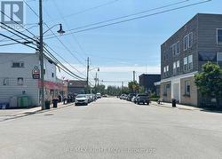 A vibrant downtown, great shopping - 