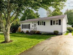 79 Nordic Crescent Lower Sackville, NS B4C 2E4