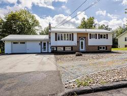 35 Ernest Avenue  Beaver Bank, NS B4G 1C1