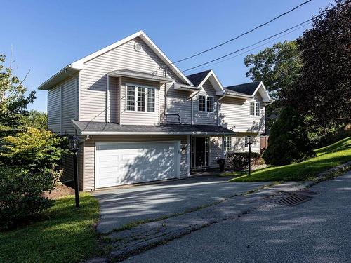 24 Bridgeview Drive  Halifax, NS B3P 2M4