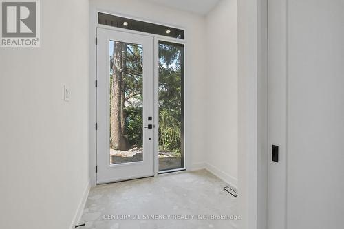 Foyer with 11' ceilings - 83 Boyce Avenue, Ottawa, ON 