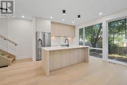 Huge windows with plenty of natural light - 