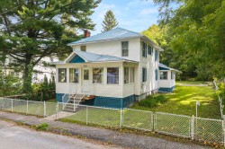 232 Rue Philips  Saint-Armand, QC J0J 1N0