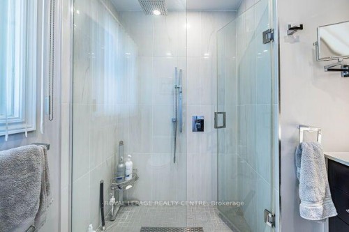 671 Louis Drive, Mississauga, ON 