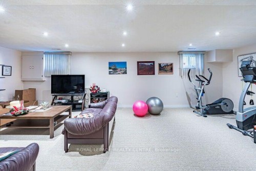 671 Louis Drive, Mississauga, ON 