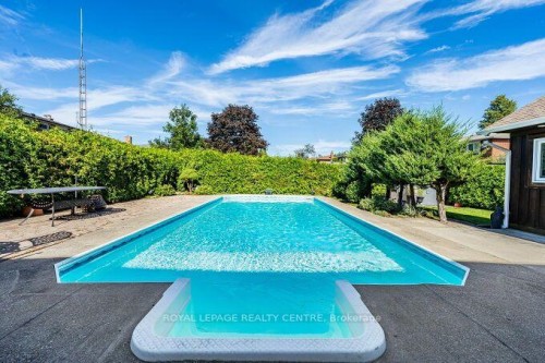 671 Louis Drive, Mississauga, ON 