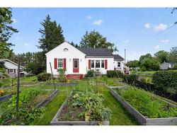 6 Spring ST Petitcodiac, NB E4Z 4W5