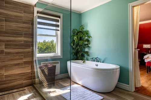 Master Bathroom - 1100 Av. Royale, Québec (Beauport), QC 