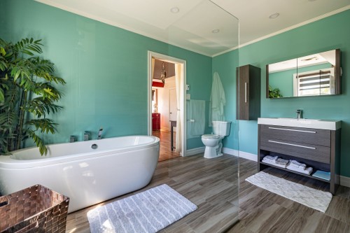 Master Bathroom - 1100 Av. Royale, Québec (Beauport), QC 