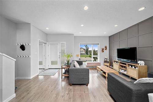1925 Jefferson Ave, Winnipeg, MB 