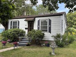 211 Poplarwood AVE  Winnipeg, MB R2M 1L3