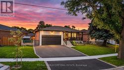 34 RIDGEMOUNT ROAD Toronto, ON M9P 1C5