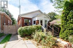 37 GOWAN AVENUE Toronto, ON M4K 2C8