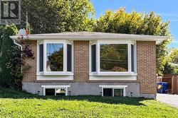 UPPER - 807 GREENFIELD CRESCENT Newmarket, ON L3Y 3B2