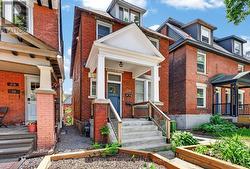 60 CLAREY AVENUE Ottawa, ON K1S 2R7