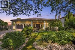 7105 YORK Drive Niagara Falls, ON L2E 7A1
