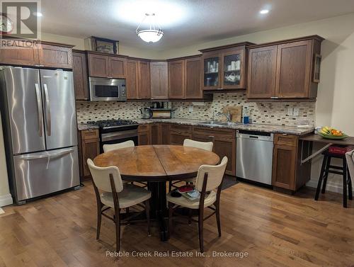 Kitchen - 16 - 27 Fairhaven Lane, Goderich (Goderich (Town)), ON 