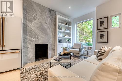 195 ALBANY AVENUE , Toronto, Ontario M5R 3C7 2