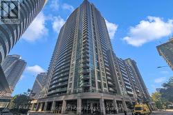712 - 19 GRAND TRUNK CRESCENT Toronto, ON M5J 3A3