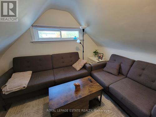 UPPER - 13 PINEGROVE AVENUE , Toronto, Ontario M1N 2G3 5