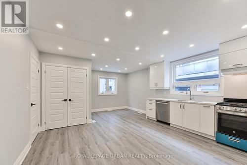 208 WOODBINE AVENUE , Toronto, Ontario M4L 3P2 5