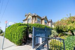 4 15151 BUENA VISTA AVENUE  White Rock, BC V4B 1Y2