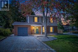 612 CLANCY STREET  Ottawa, ON K1J 7T9