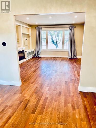 6 BEECHCROFT CIRCLE , Barrie, Ontario L4M 4Y4 2