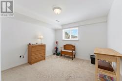 4th bedroom perfect for guests or a home office - 
