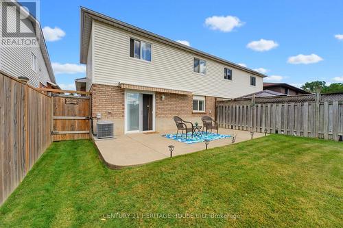 Back patio and retractable awning - 42 Buchanan Crescent, Brantford, ON 