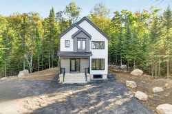 409 Ch. des Hauteurs Sainte-Marguerite-Du-Lac-Masson, QC J0T 1L0