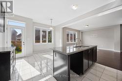 Kitchen and breakfast area - 