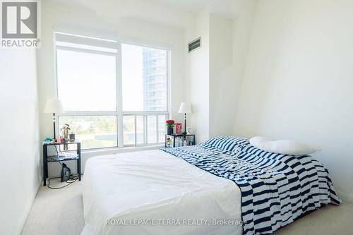 915 - 8 LEE CENTRE DRIVE , Toronto, Ontario M1H 3H8 4